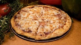 Den sýrové pizzy